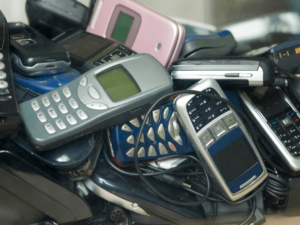 Visoje ES – milijonai nebenaudojamų telefonų: kodėl jų tiek daug ir kokią naudą iš jų galime gauti?